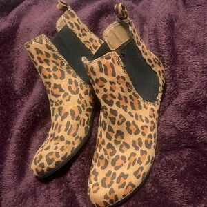 Cute little ankle book size 9 leopard print